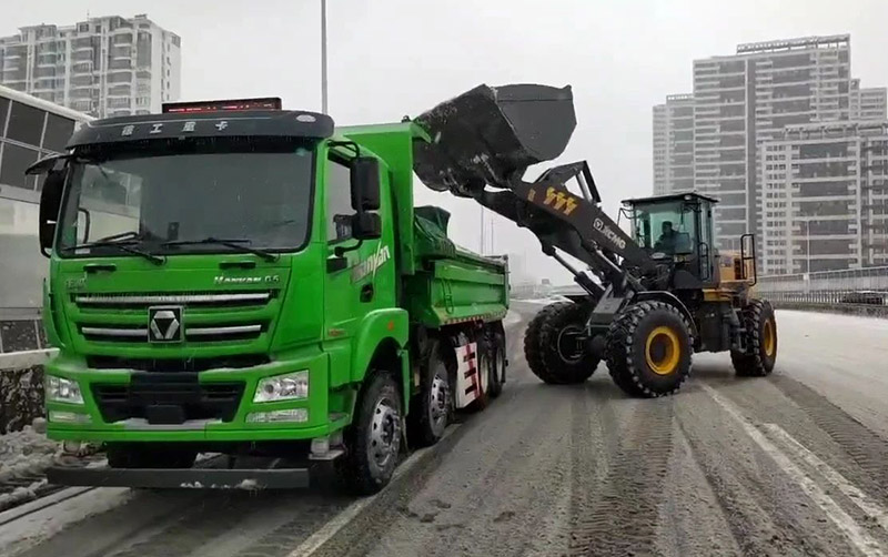 除雪保畅通，GA黄金甲汽车在行动